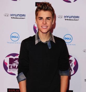 Justin Bieber recibe el premio Elizabeth Taylor Fragance Celebrity del Año 2012