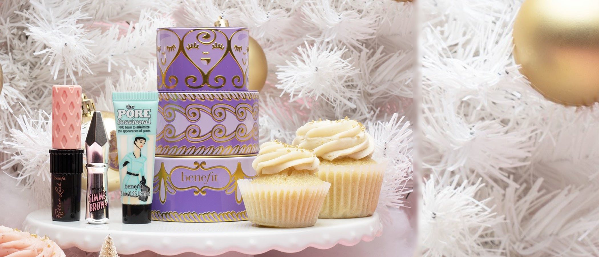 Benefit presenta su tradicional cofre navideño de maquillaje... ¡esta vez con forma de tarta!