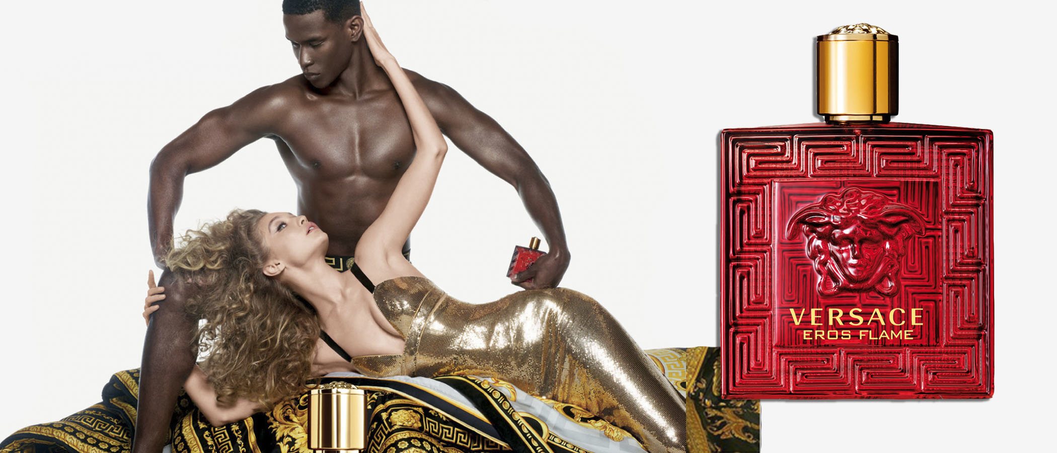 Versace pone a Gigi Hadid al frente de la campaña de su nueva fragancia masculina 'Eros Flame'