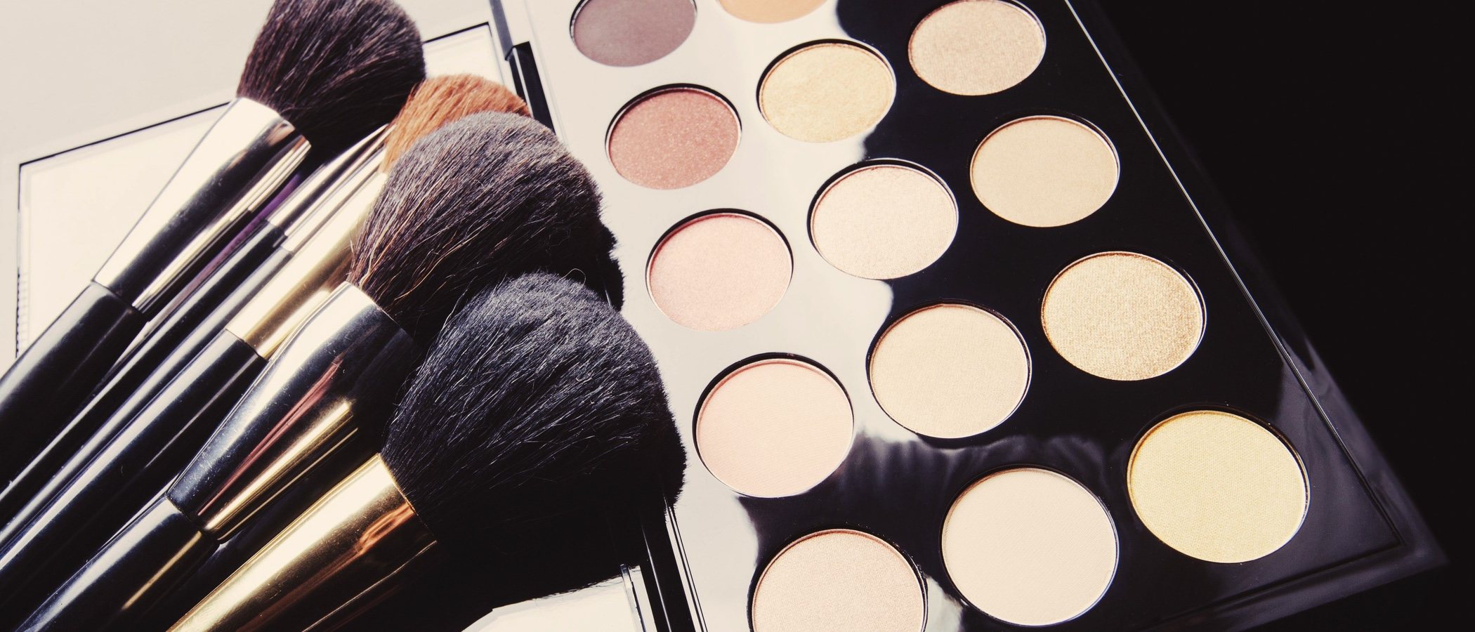 5 paletas de rostro de alta gama que no pueden faltar en tu kit de maquillaje