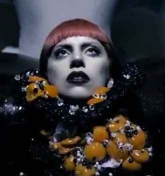 Lady Gaga promociona su fragancia 'Fame' con un macabro vídeo