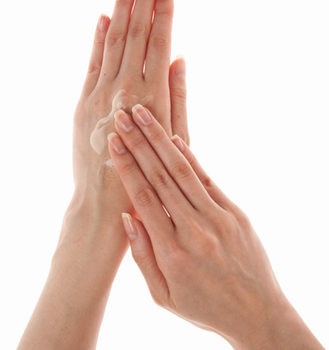 Elimina las manchas de las manos con una mascarilla casera