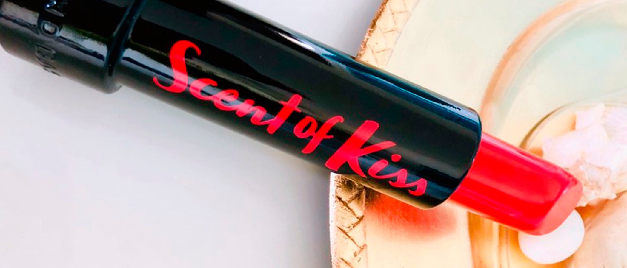 'Scent Of Kiss' de Armand Basi, la fragancia con la que nadie te negará un beso