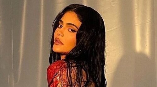 Kylie Jenner lanza su colección de maquillaje de Halloween 2021 inspirada en Freddy Krueger