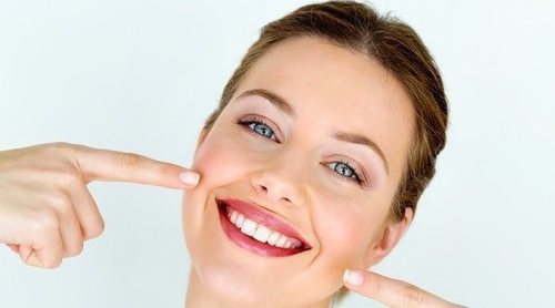 Blanquea tus dientes: devuelve el blanco a tu dentadura con unos trucos caseros