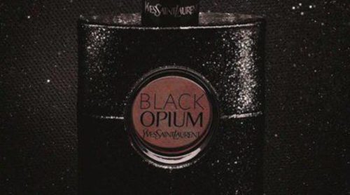 Edie Campbell, guapísima en la campaña para 'Black Opium' de Yves Saint Laurent