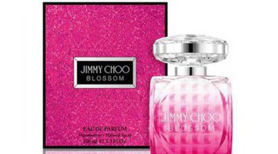 Jimmy Choo lanza una glamurosa fragancia para regalar estas Navidades: 'Blossom'