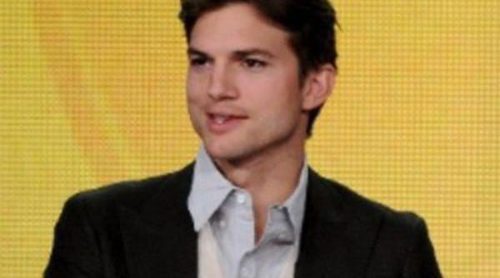 Ashton Kutcher se corta la melena