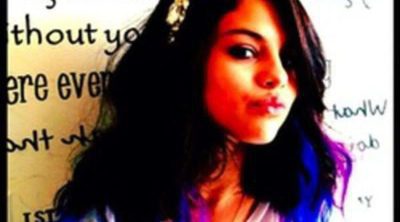 Selena Gomez se pasa al ombré hair: tiñe las puntas de su melena de azul