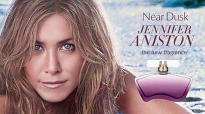 Jennifer Aniston presenta desde la playa su perfume 'Near Dusk'