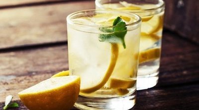 Beneficios de tomar agua tibia con limón para la belleza