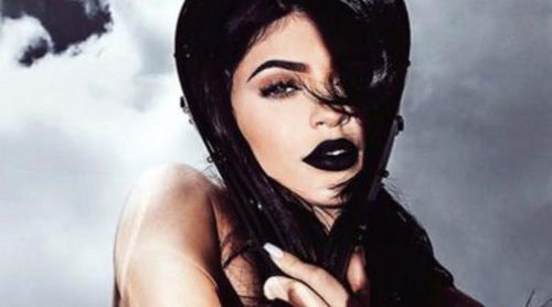 La revolución de Kylie Cosmetics innova con el azul en su nueva colección