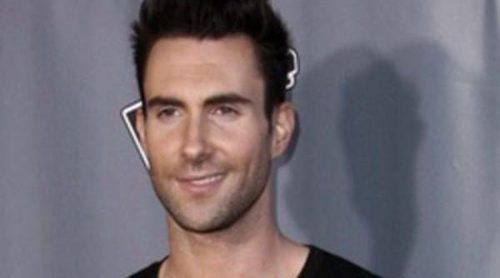 El cantante de Maroon 5 Adam Levine lanzará su primer perfume en 2013