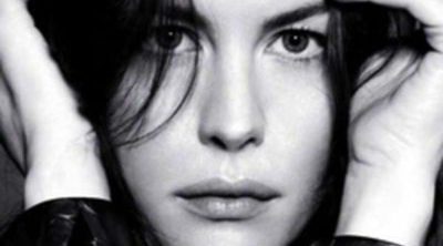 Liv Tyler canta en el nuevo vídeo promocional del perfume de Givenchy 'Very Irrésistible'