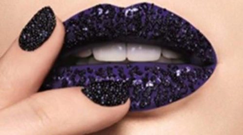 La última tendencia en uñas es la manicura efecto caviar