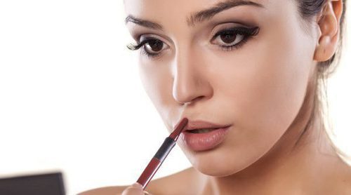 Cómo perfilar los labios en 3 sencillos pasos