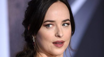 Maquíllate como Dakota Johnson