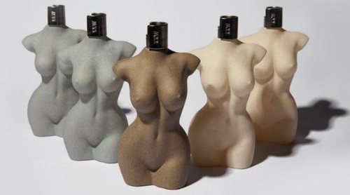 Kim Kardashiam lanza 'KKW Body II' y 'KKW Body III', los nuevos perfumes con su tronco desnudo de KKW Fragrance