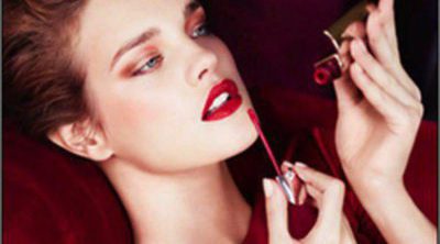 Natalia Vodianova se viste de rojo para protagonizar la nueva campaña de Guerlain