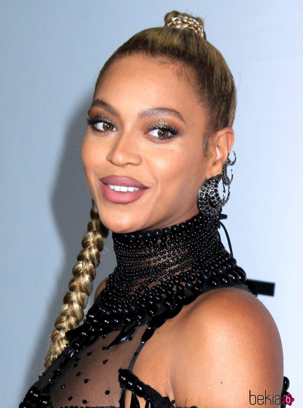 Beyoncé con una tirante trenza alta