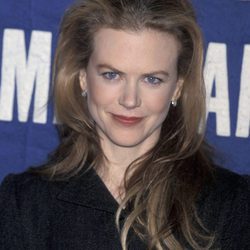 Nicole Kidman con  una raya en el centro difusa
