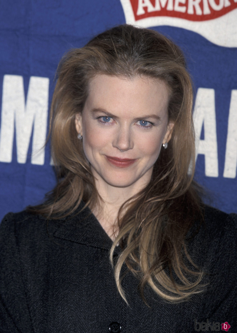 Nicole Kidman con  una raya en el centro difusa
