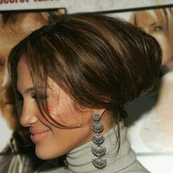 Jennifer Lopez con un recogido abultado