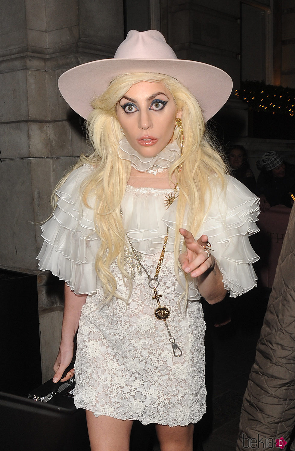 Lady Gaga con un intenso delineado de ojos
