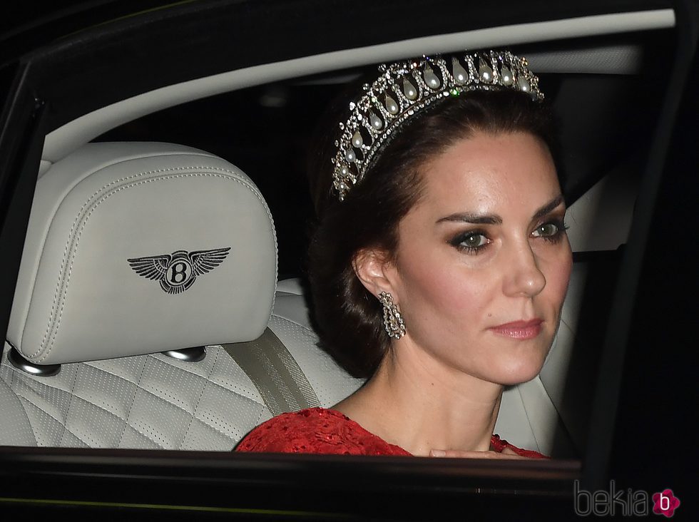 Kate Middleton con su espectacular corona