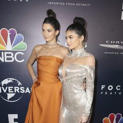 Kendall Jenner y Kylie Jenner se conjuntan para los Globos de Oro