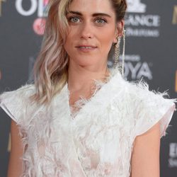 María León apuesta por un look edgy para la alfombra roja de los premios Goya 2017