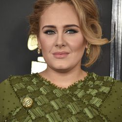Adele opta por un recogido despeinado