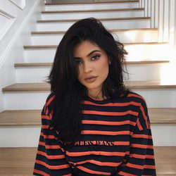 Kylie Jenner se decide por unos labios marrones
