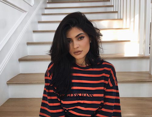Kylie Jenner se decide por unos labios marrones