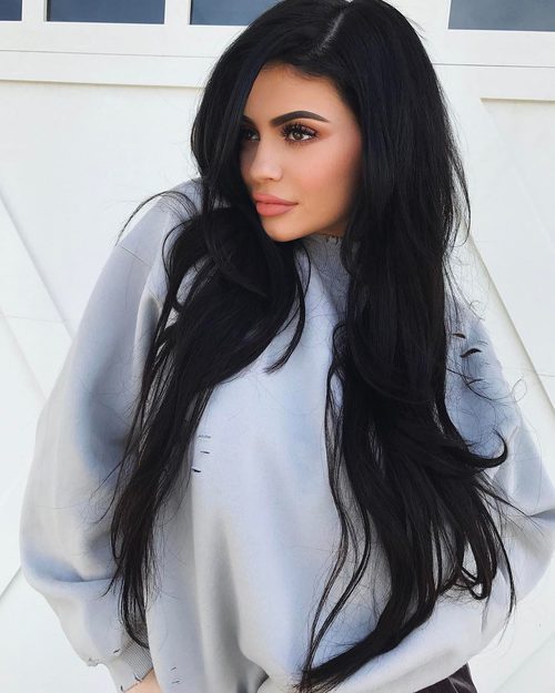 Kylie Jenner rasga su mirada con un ahumado en tonos cálidos