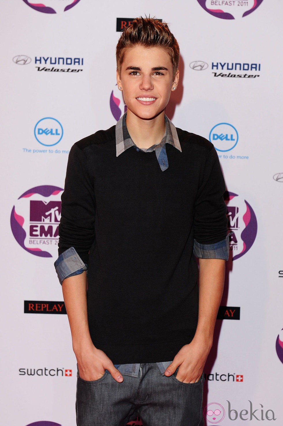 El peinado con el flequillo hacia arriba de Justin Bieber en los MTV EMA 2011