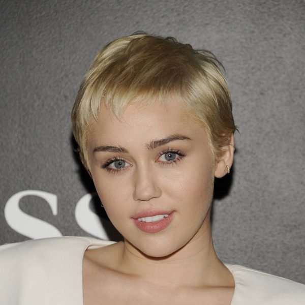 Miley Cyrus apuesta por un labial nude - Los trucos de 