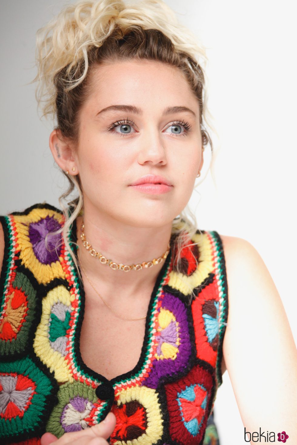 Miley Cyrus apuesta por el look natural con unos labios nude