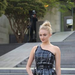 Sophie Turner en el desfile de Louis Vuitton