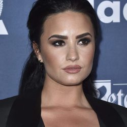 Demi Lovato apuesta por unas cejas gruesas y arqueadas