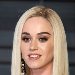 Katy Perry apuesta por un rostro brillante