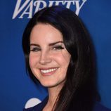 Lana Del Rey con el pelo negro azabache