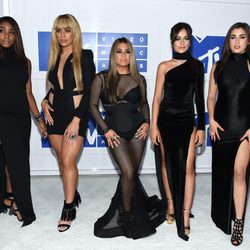 Fifth Harmony combina sus outfits en negro para los MTV Video Music Awards