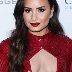 Demi Lovato con los labios rojo pasión