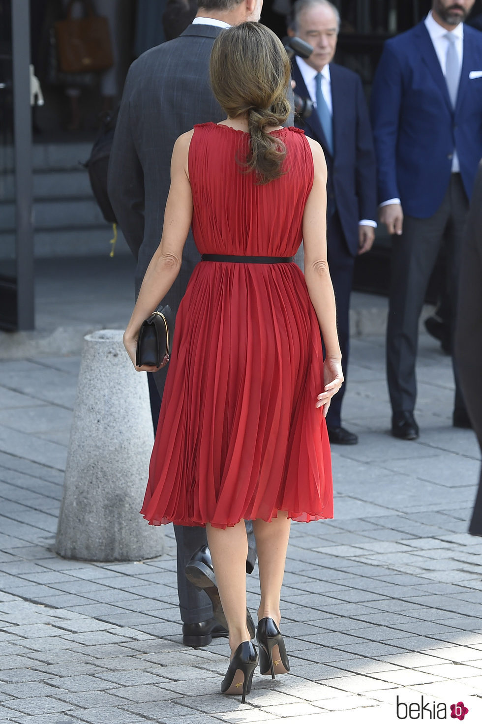 La Reina Letizia luciendo una coleta messy deshecha