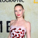 Kate Bosworth con un beauty look rosado en la Premiere de 'The Long Road Home' en Los Ángeles