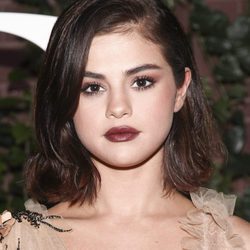 Selena Gomez luce un alisado en la NYC Fashion Week