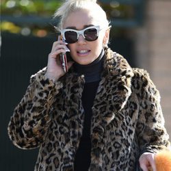 Gwen Stefani con el cabello muy estropeado por las calles de Los Ángeles