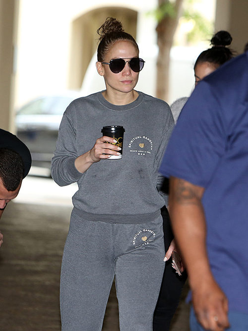Jennifer Lopez con mala cara por la ciudad de Los Ángeles