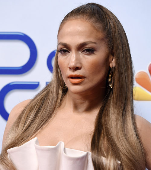 Jennifer Lopez con un labial naranja